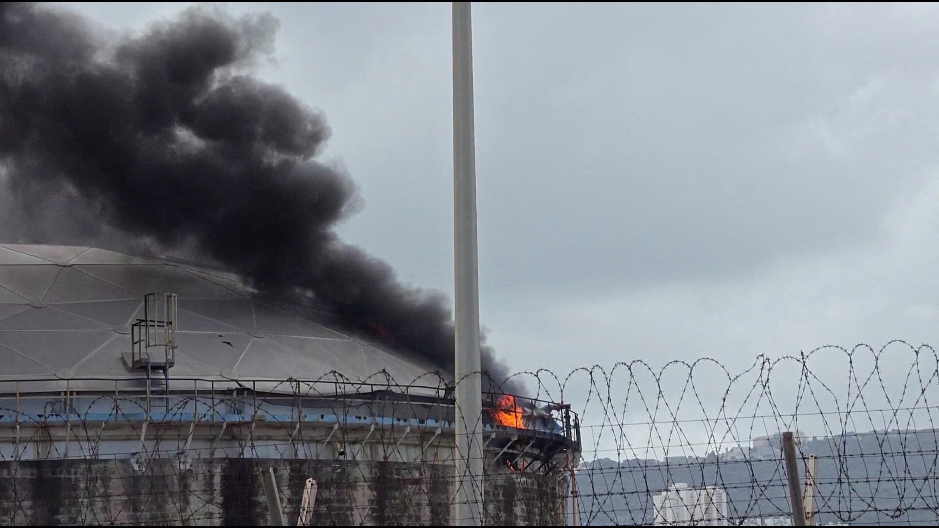 Israel doi mua bom Tehran, Iran lap tuc phan cong ten lua hinh anh