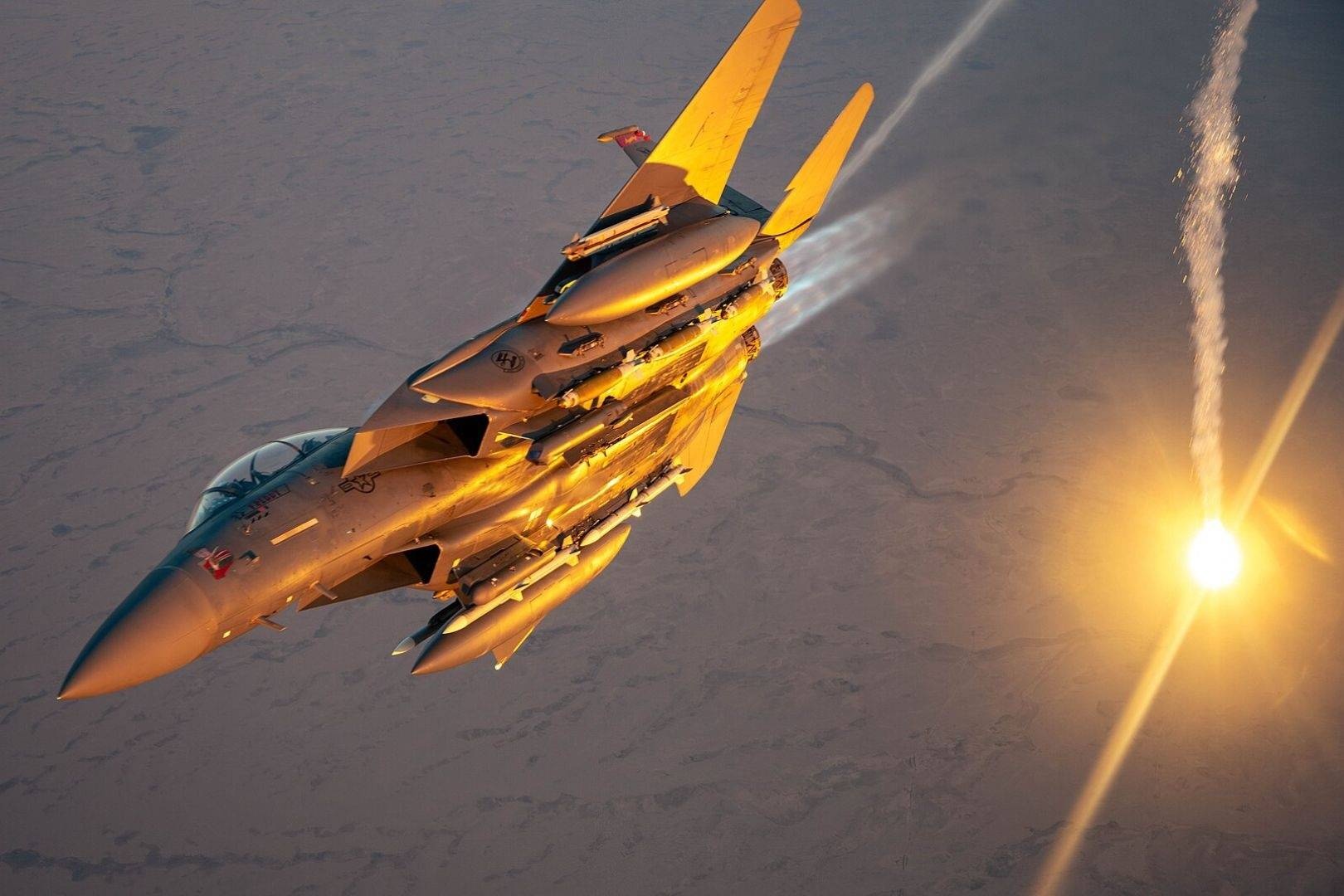 May bay My bi ban ha o Iran, huyen thoai bat bai ran nut hinh anh