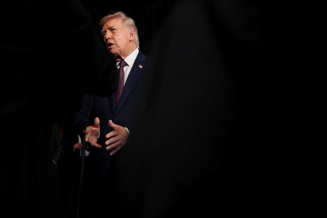 Con phan no nham vao Tong thong Trump hinh anh