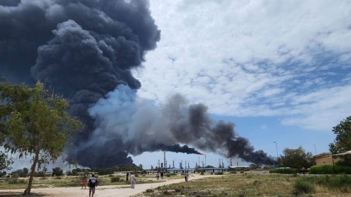 Nha may loc dau cua Iran bi tan cong sau lenh ngung ban hinh anh