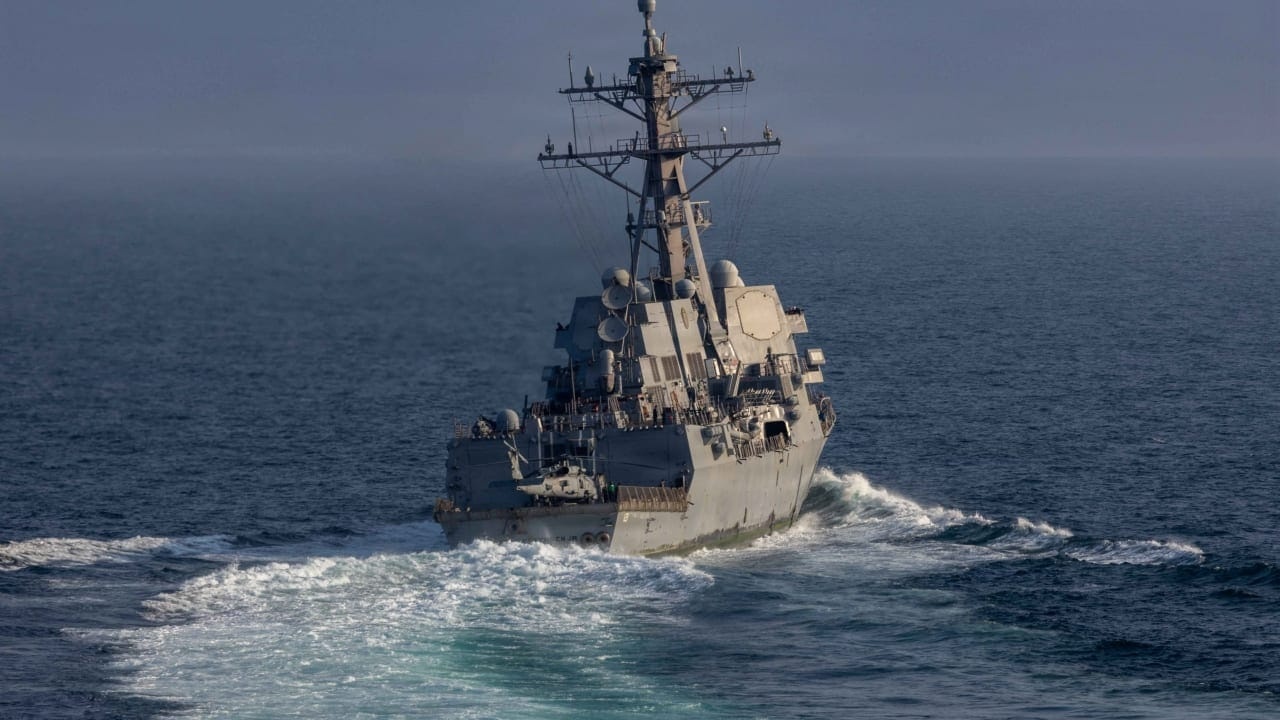 Tau khu truc My chan hai tau cho dau Iran hinh anh