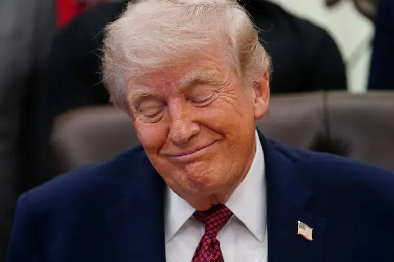 Ong Trump: Iran muon mo lai eo Hormuz vi dang mat 500 trieu USD/ngay hinh anh