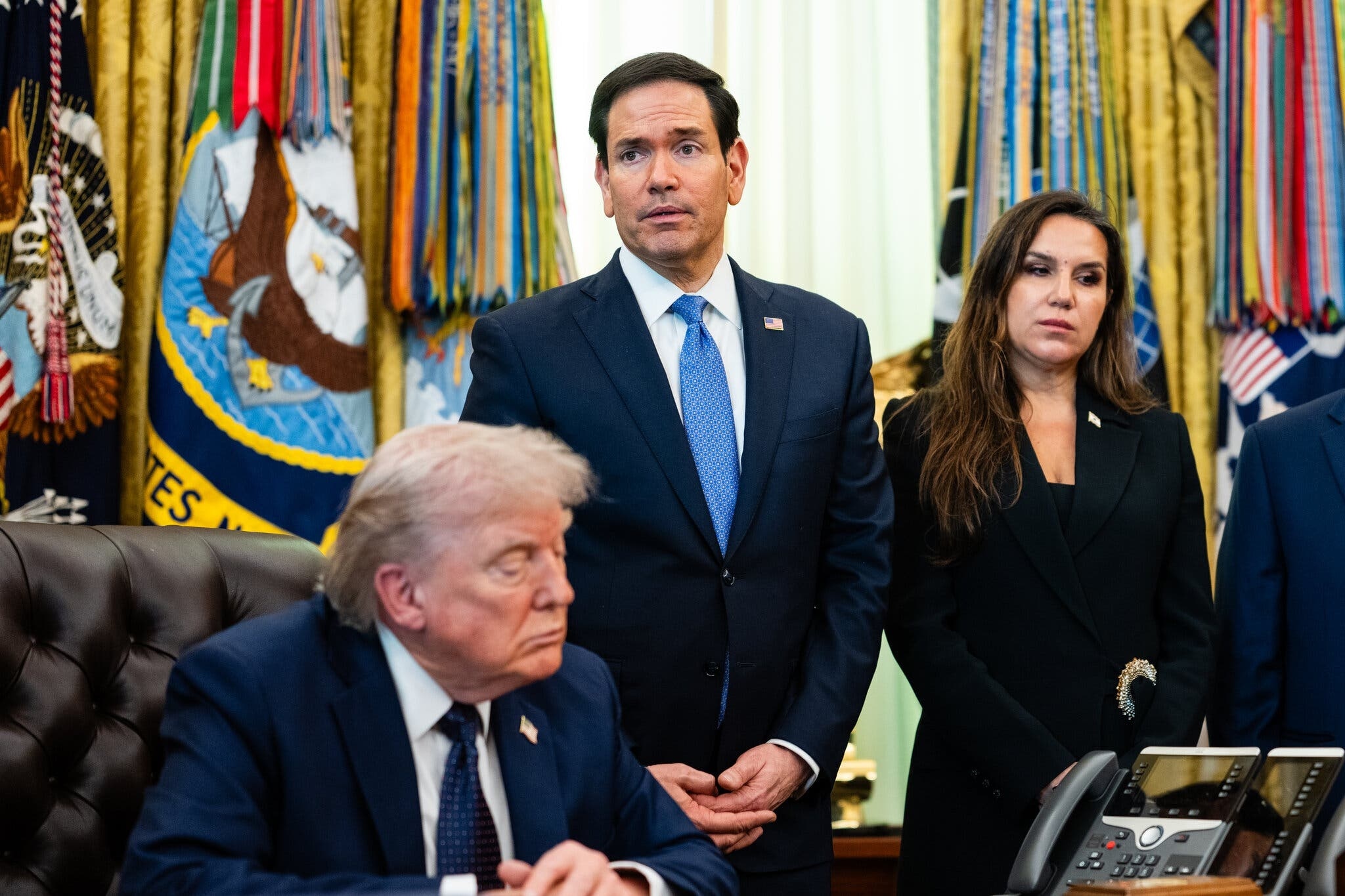 That vong vi de xuat cua Iran, ong Trump dua vu khi den Trung Dong hinh anh