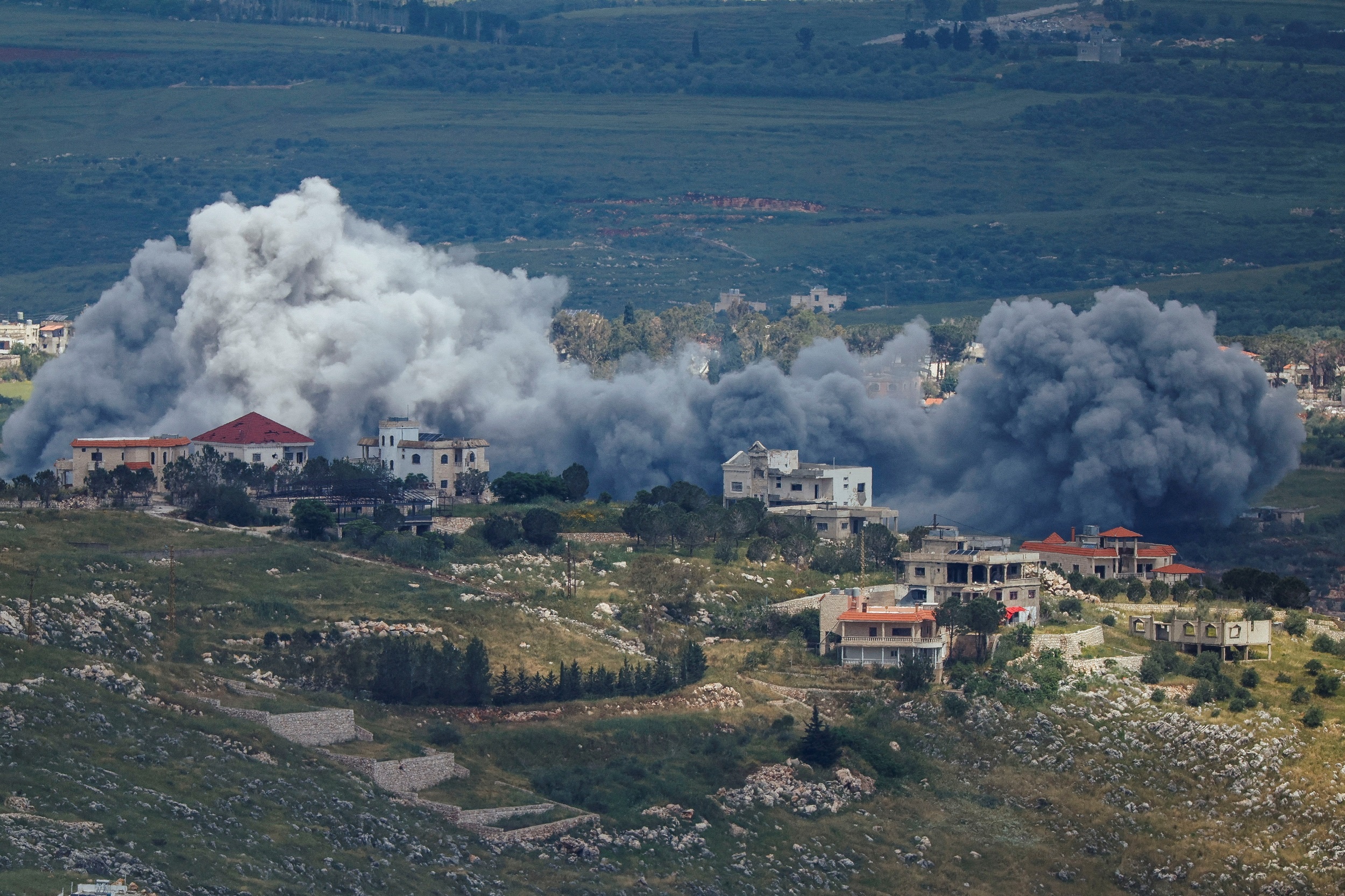 Israel tiep tuc khong kich Lebanon giua lenh ngung ban hinh anh
