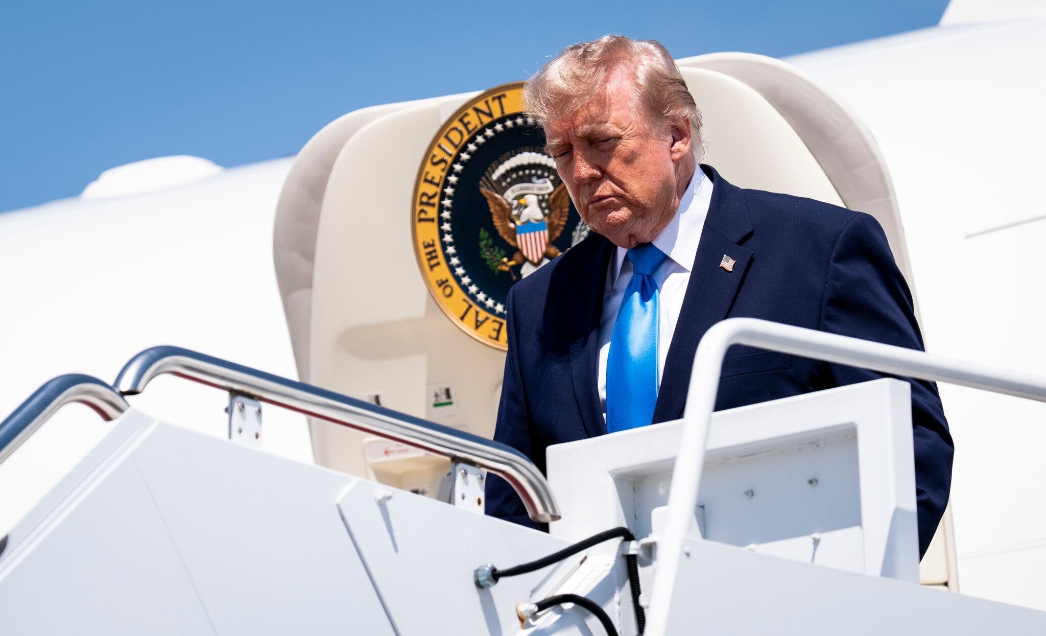 Ong Trump hung chi trich hinh anh