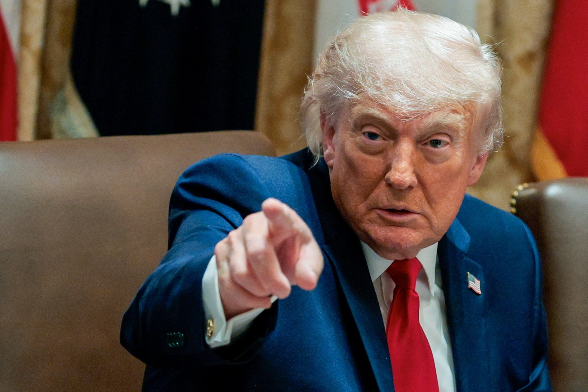 Khong ai hieu ganh nang cua ong Trump hinh anh