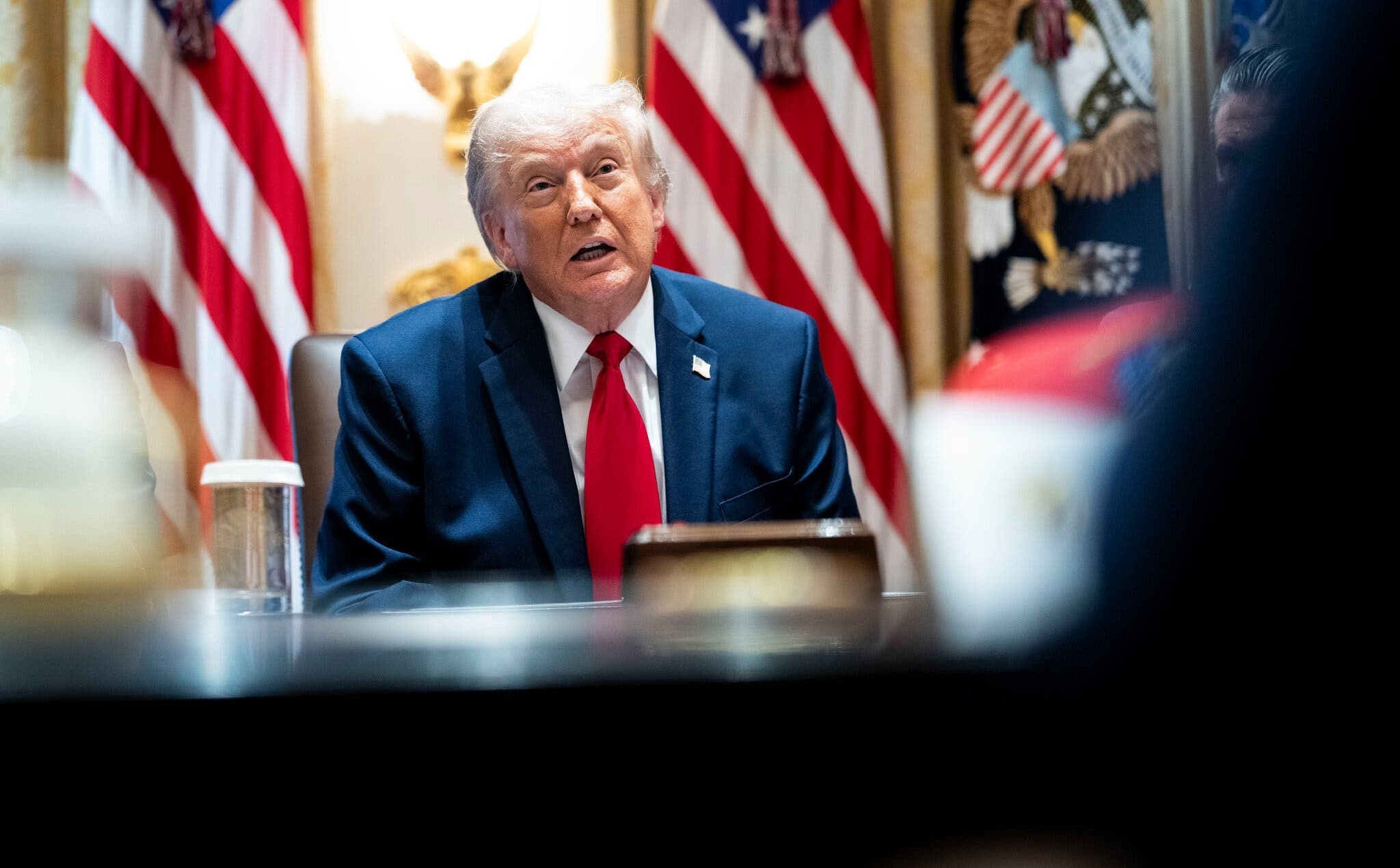 Kinh te My bi bao mon, ong Trump ‘khong quan tam, khong ap luc’? hinh anh
