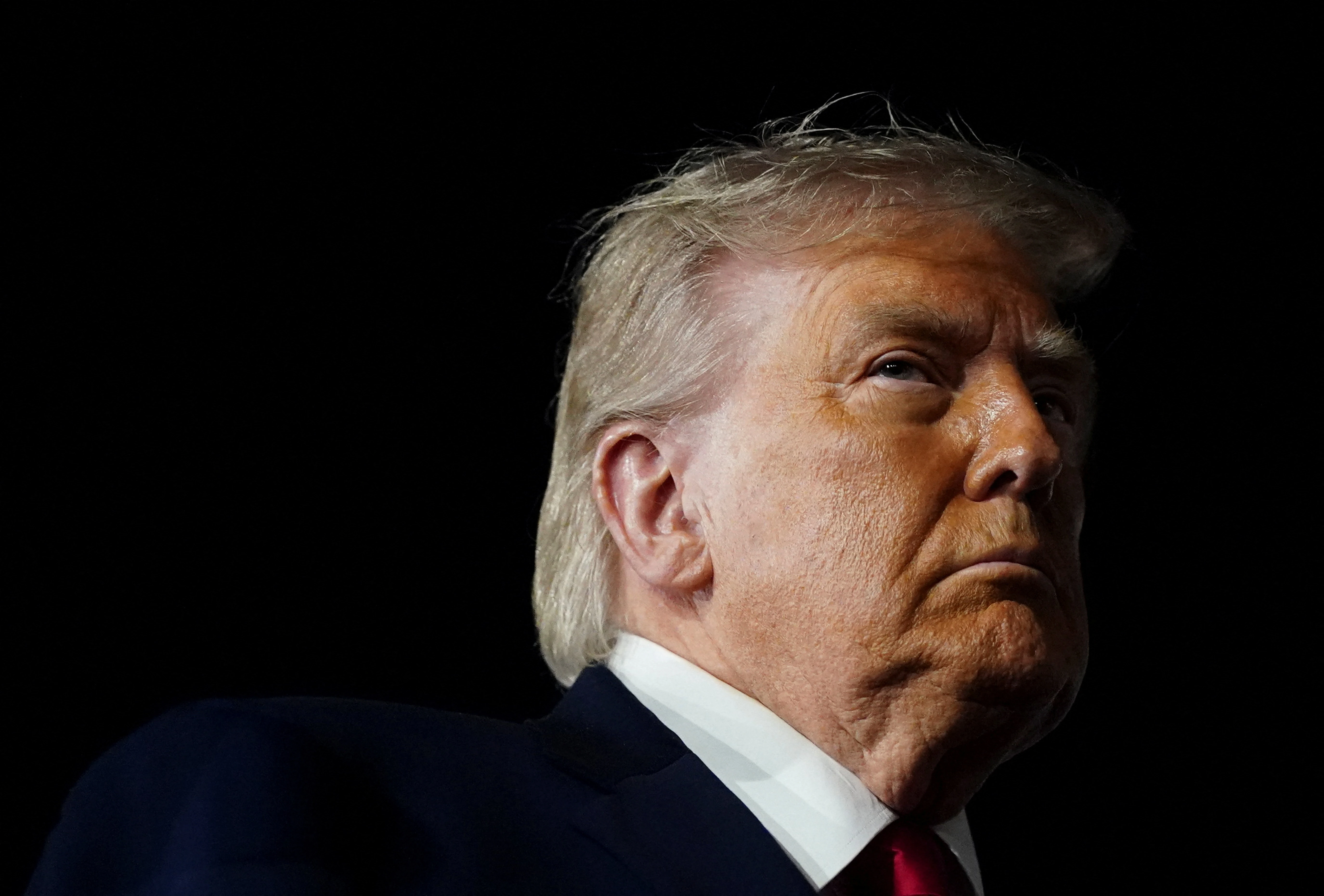 Giai ma viec ong Trump thuong 'noi truoc, buoc khong qua' hinh anh
