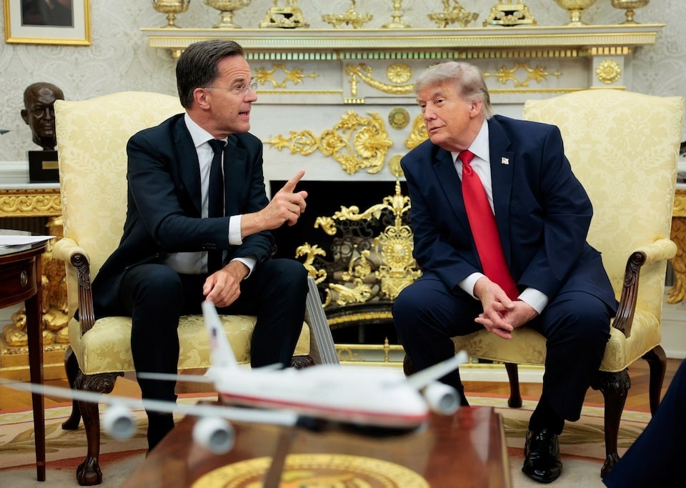 Tong thu ky NATO co ‘chieu’ xoa diu ong Trump hinh anh