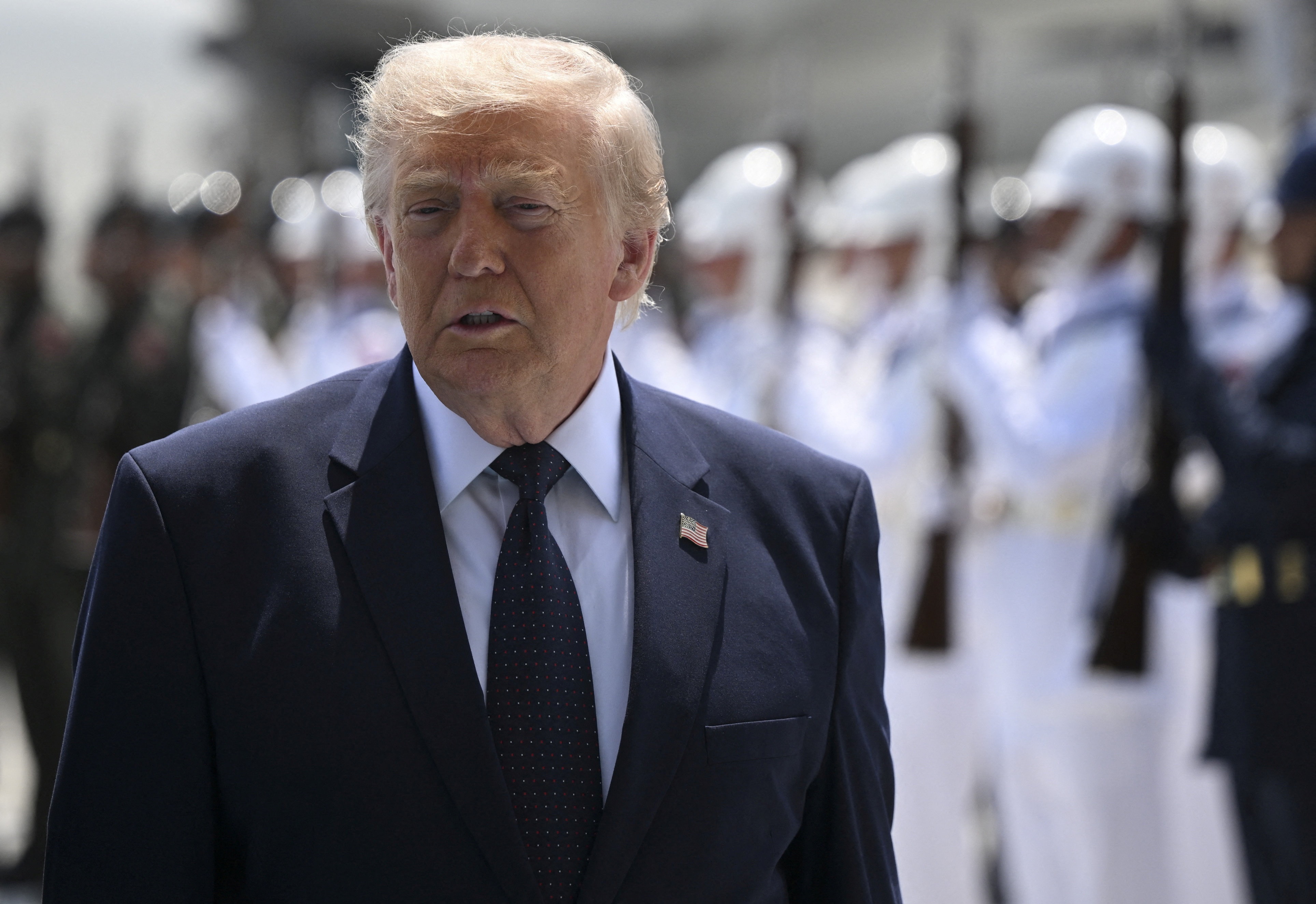 Ong Trump tuyen bo that vong vi NATO ngay truoc them hoi nghi hinh anh