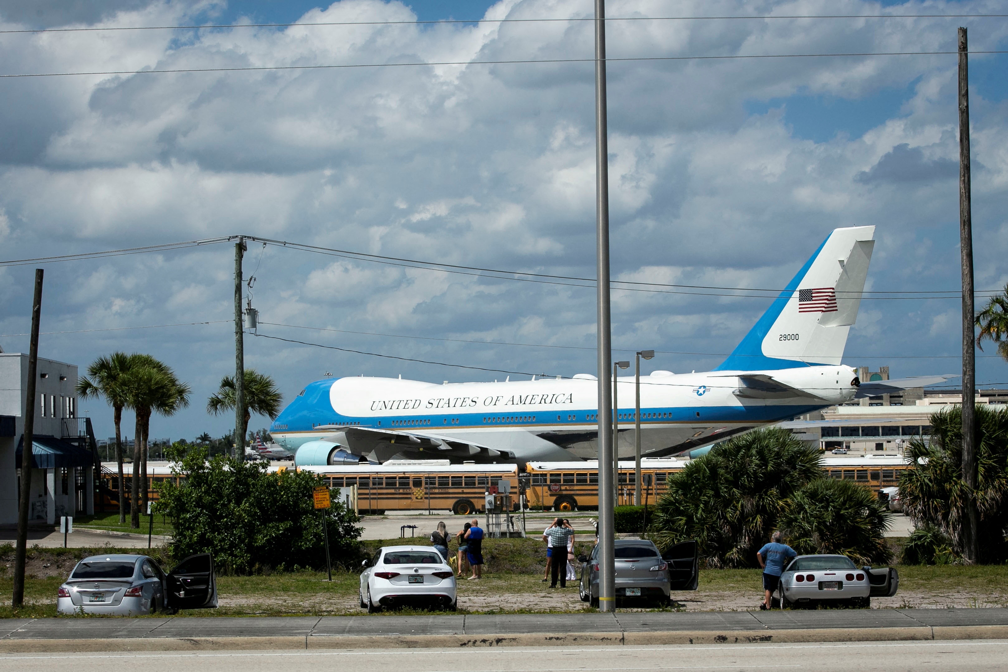 San bay tai Florida (My) chinh thuc doi ten thanh Donald J. Trump hinh anh