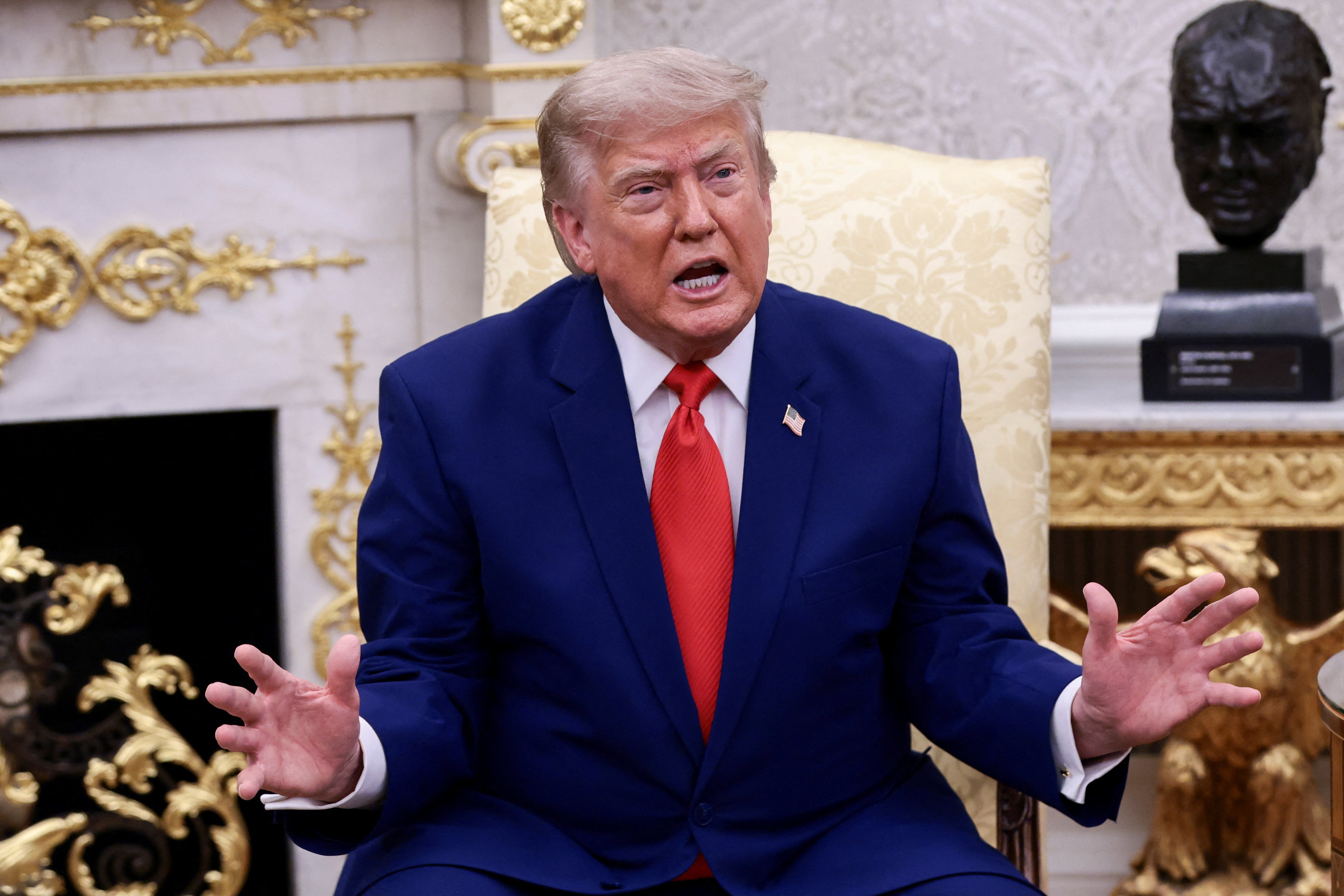 Mỹ tấn công đảo Larak, ông Trump cảnh báo phá hủy hạ tầng Iran