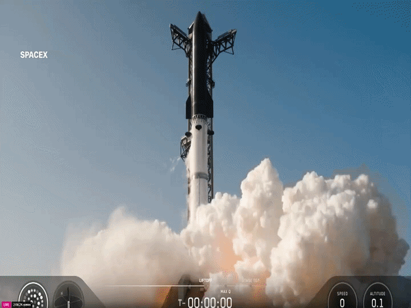 SpaceX gặt hái chiến thắng lớn với chuyến bay 'Số 13 may mắn'