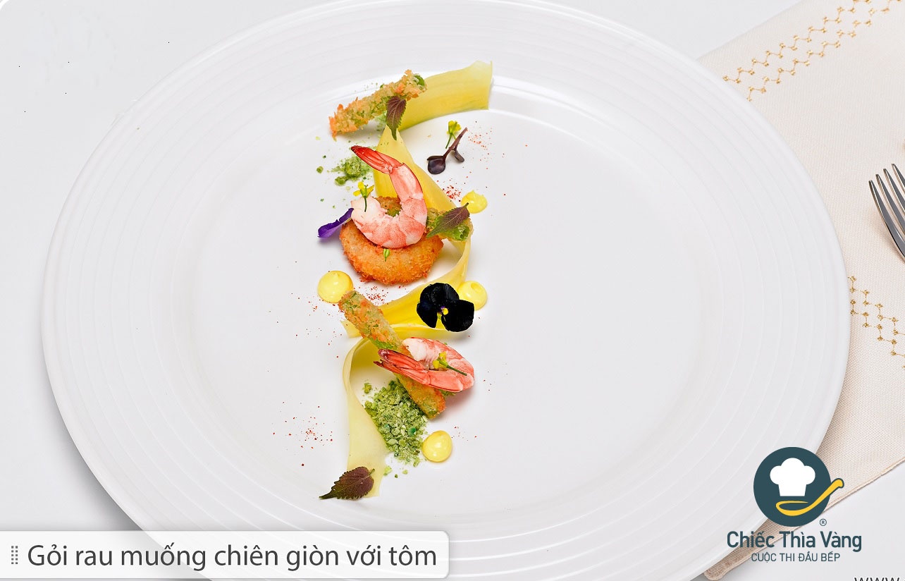 Lam goi rau muong chien gion voi tom hinh anh