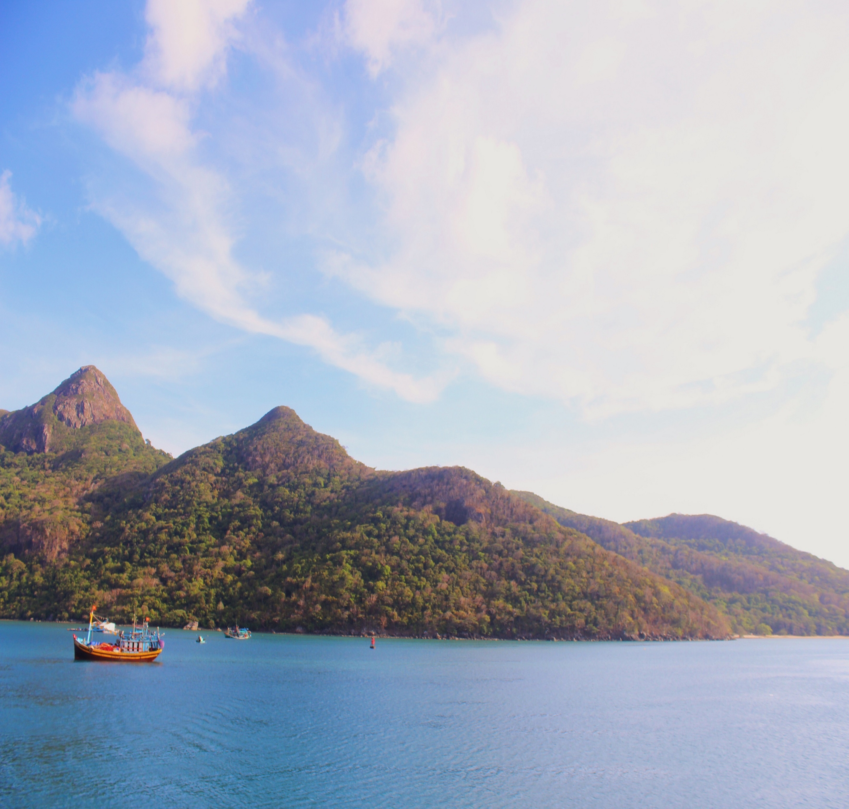 Con Dao - thien duong troi day sau dia nguc tran gian hinh anh