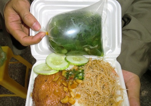 Hiem hoa khon luong tu tui nilon, hop dung thuc an hinh anh