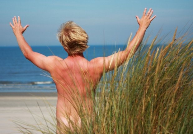 Những điều nên làm khi tắm biển nude ảnh 1 Nhung dieu nen lam khi tam bien nude anh 1