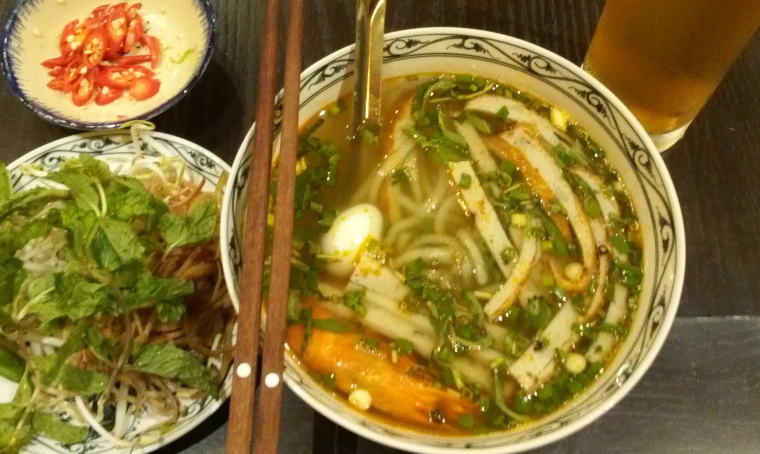 Banh canh cha tom xu Quang tren dat Ha thanh hinh anh