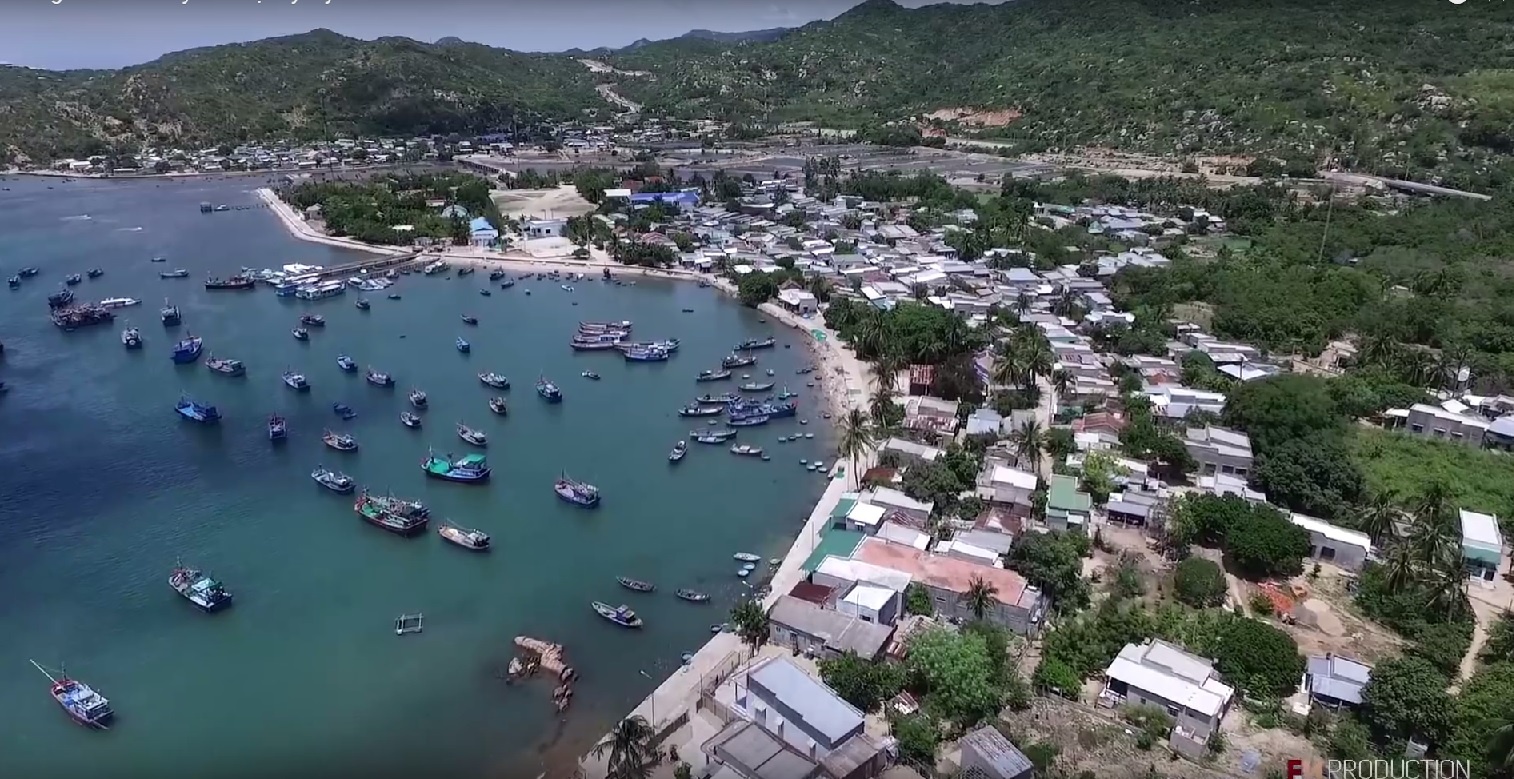 Ve dep vinh Vinh Hy nhin tu camera bay hinh anh