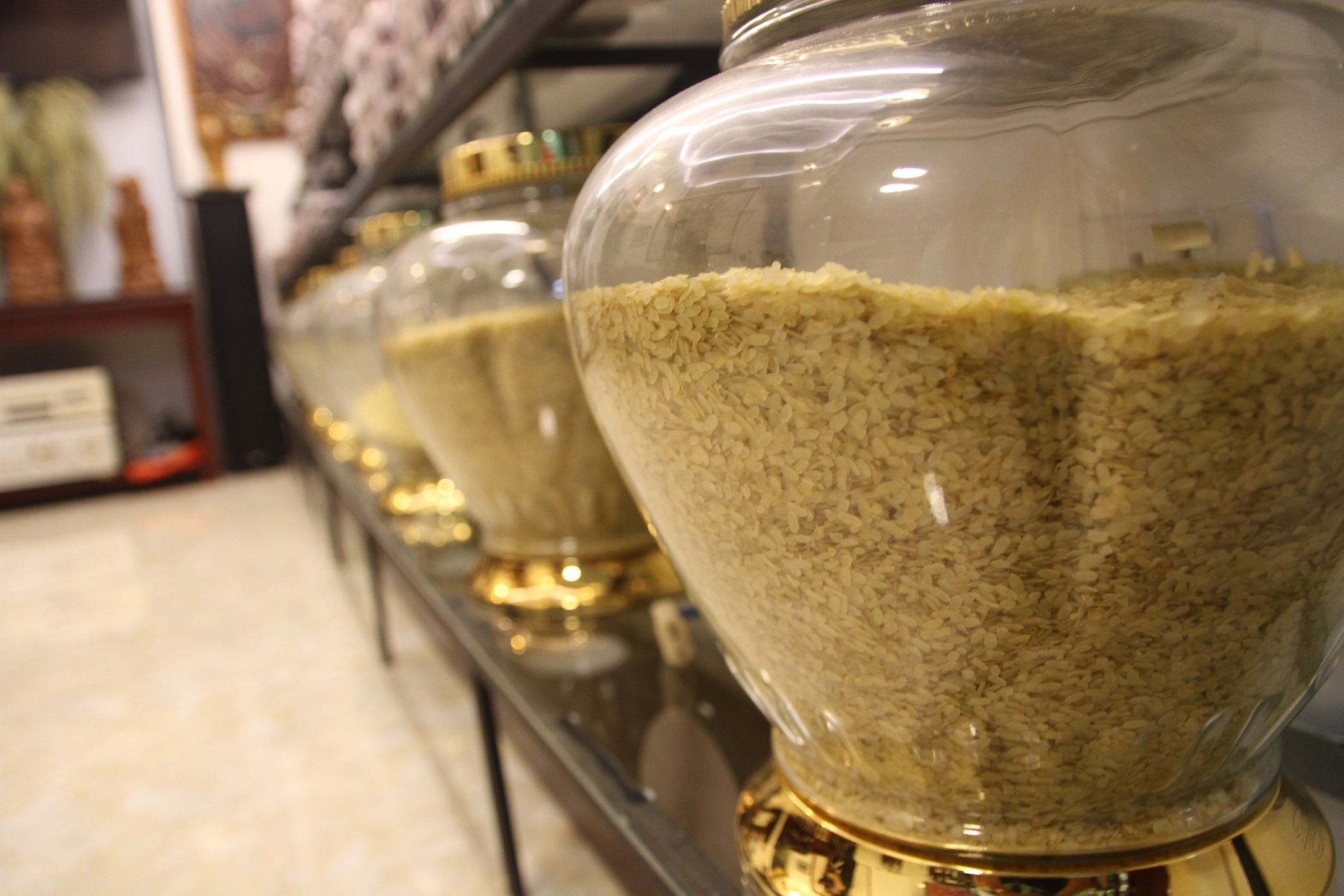 Hieu banh com duoc nhan sac chi cua vua Bao Dai hinh anh