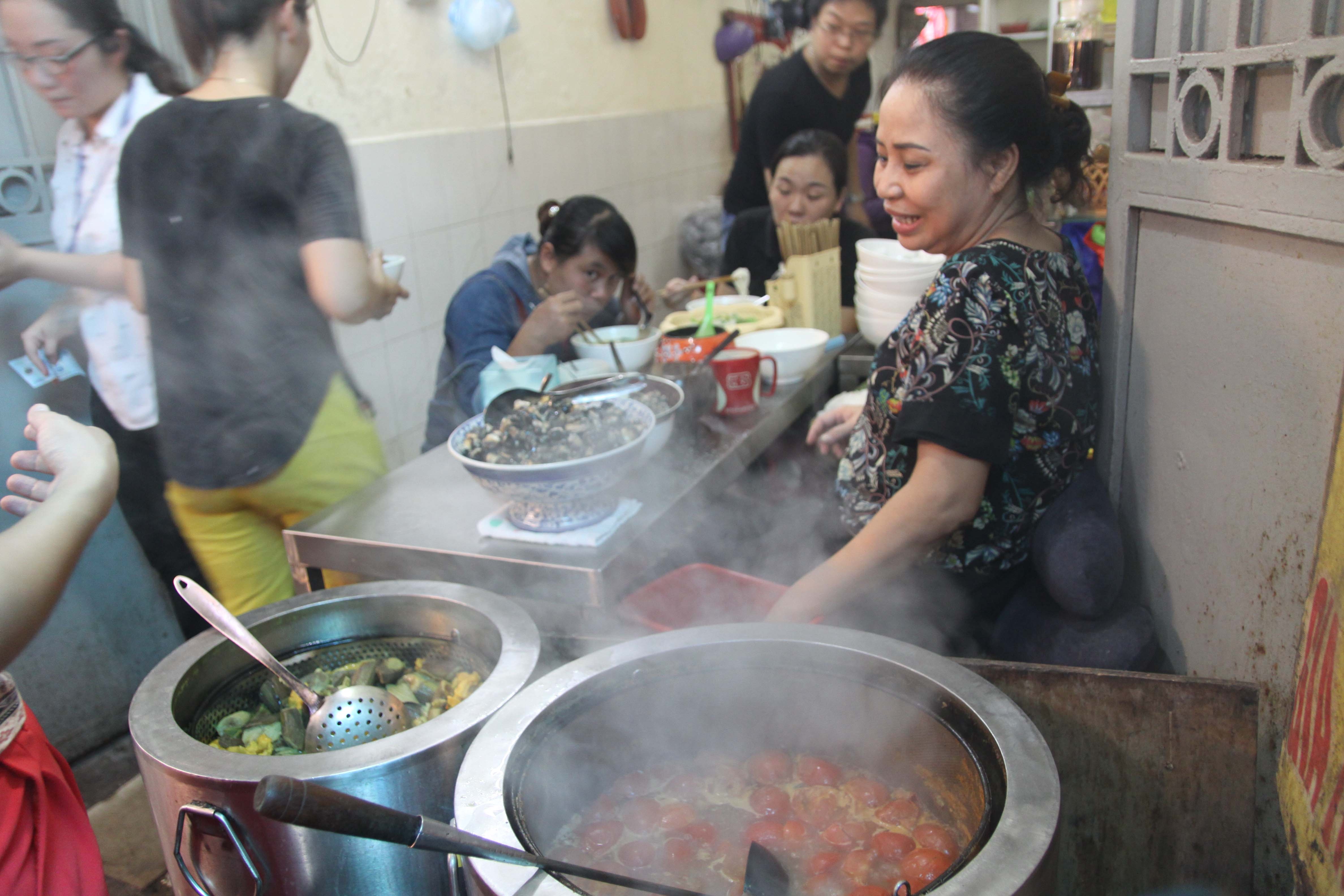 Thien duong am thuc trong 100 m ngo nho hinh anh