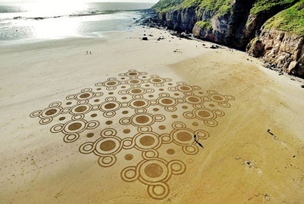 Tranh cát vẽ trên bãi biển ảnh 1 Tranh cat ve tren bai bien anh 1