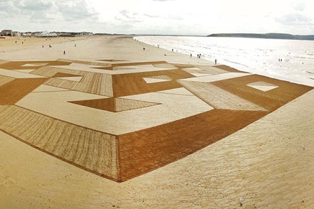 Tranh cát vẽ trên bãi biển ảnh 11 Tranh cat ve tren bai bien anh 11