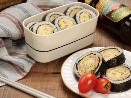 Huong dan mon com cuon trung kimbap Han Quoc hinh anh