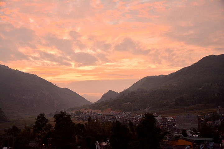 Thi tran Dong Van Ha Giang anh 1