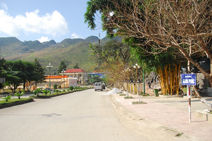 Thi tran Dong Van Ha Giang anh 3