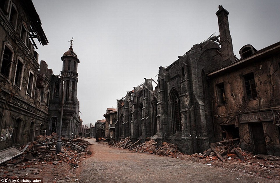 Phim truong nhu thi tran ma khien du khach am anh hinh anh