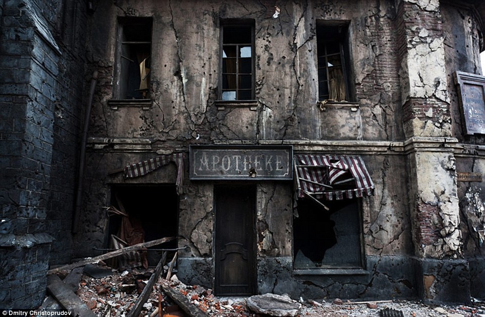 Phim truong tai hien chien tranh the gioi anh 2