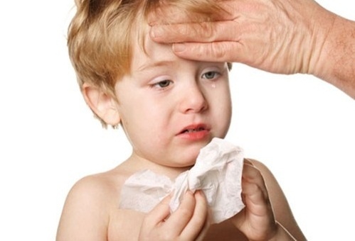 Cam lanh va cam cum o tre em khac nhau the nao? hinh anh