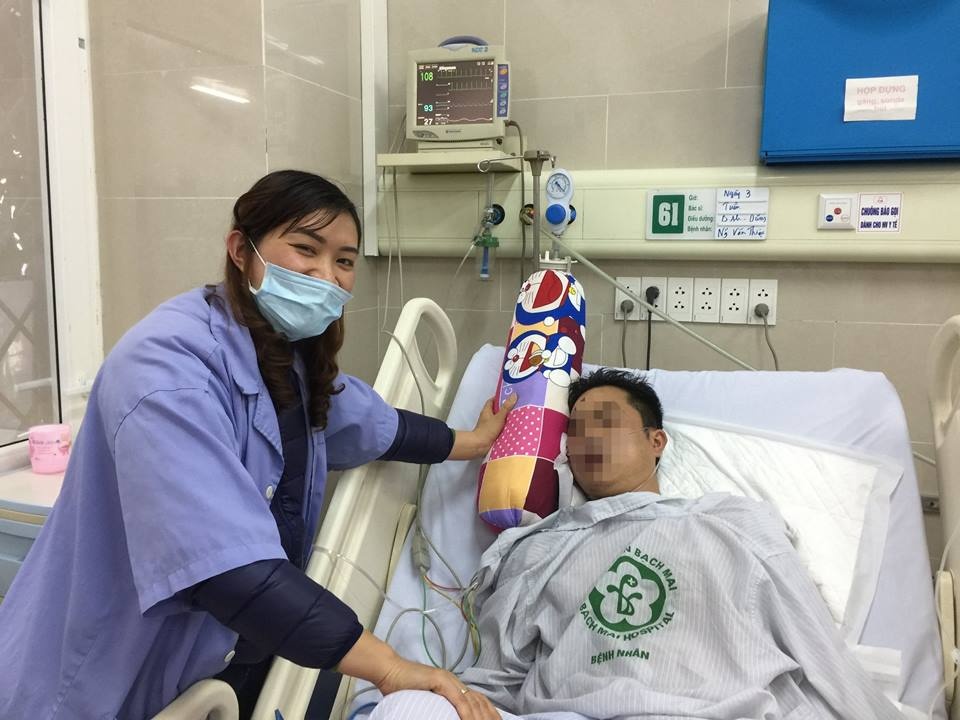 Bac si 'bat ma' cuu nguoi benh hinh anh