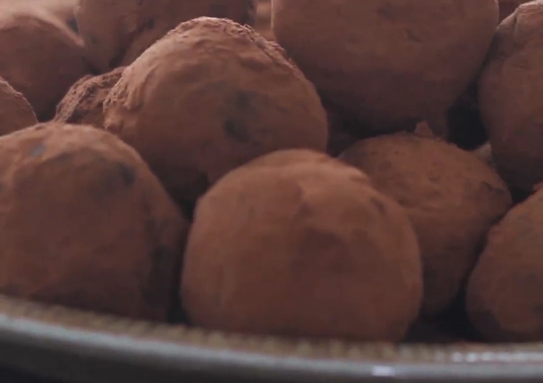 Video vien banh kem truffles Ailen hinh anh