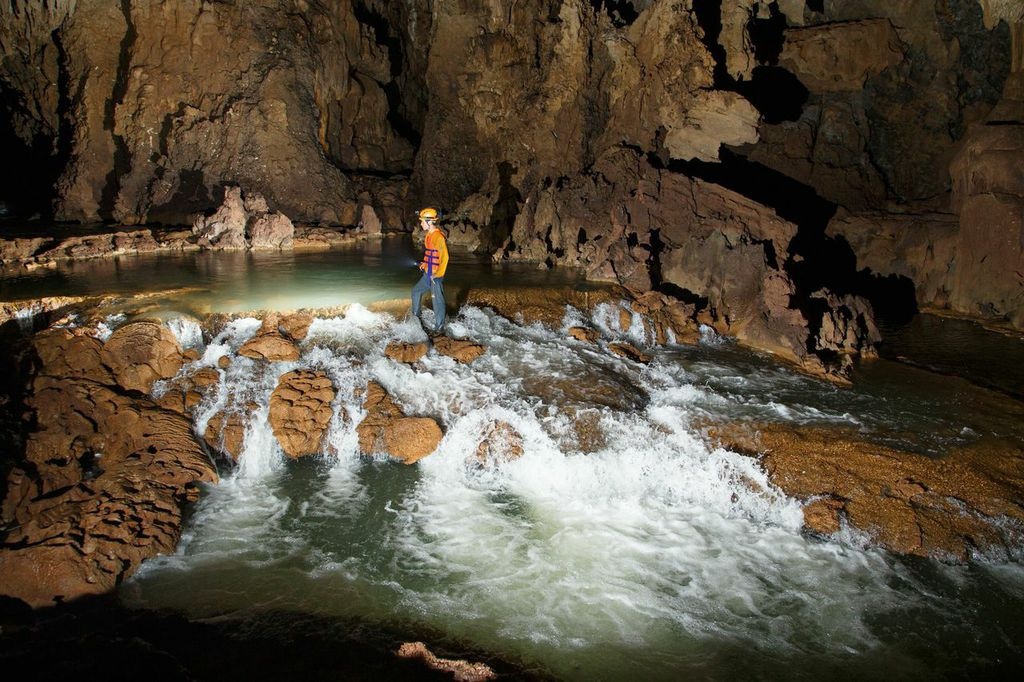 Kham pha hang Tu Lan Quang Binh anh 4