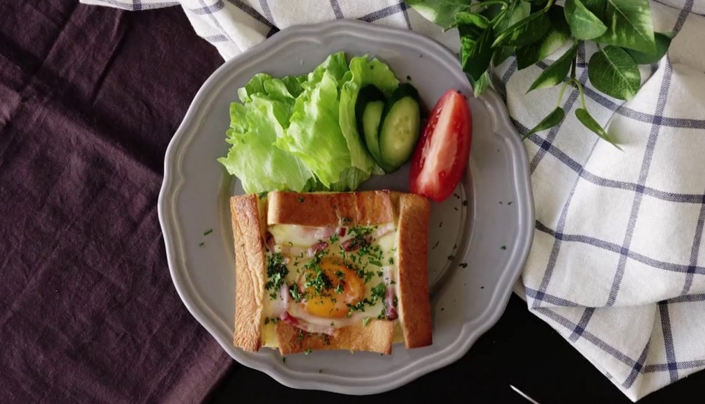 Lam banh mi nuong pho mai thit trung hinh anh