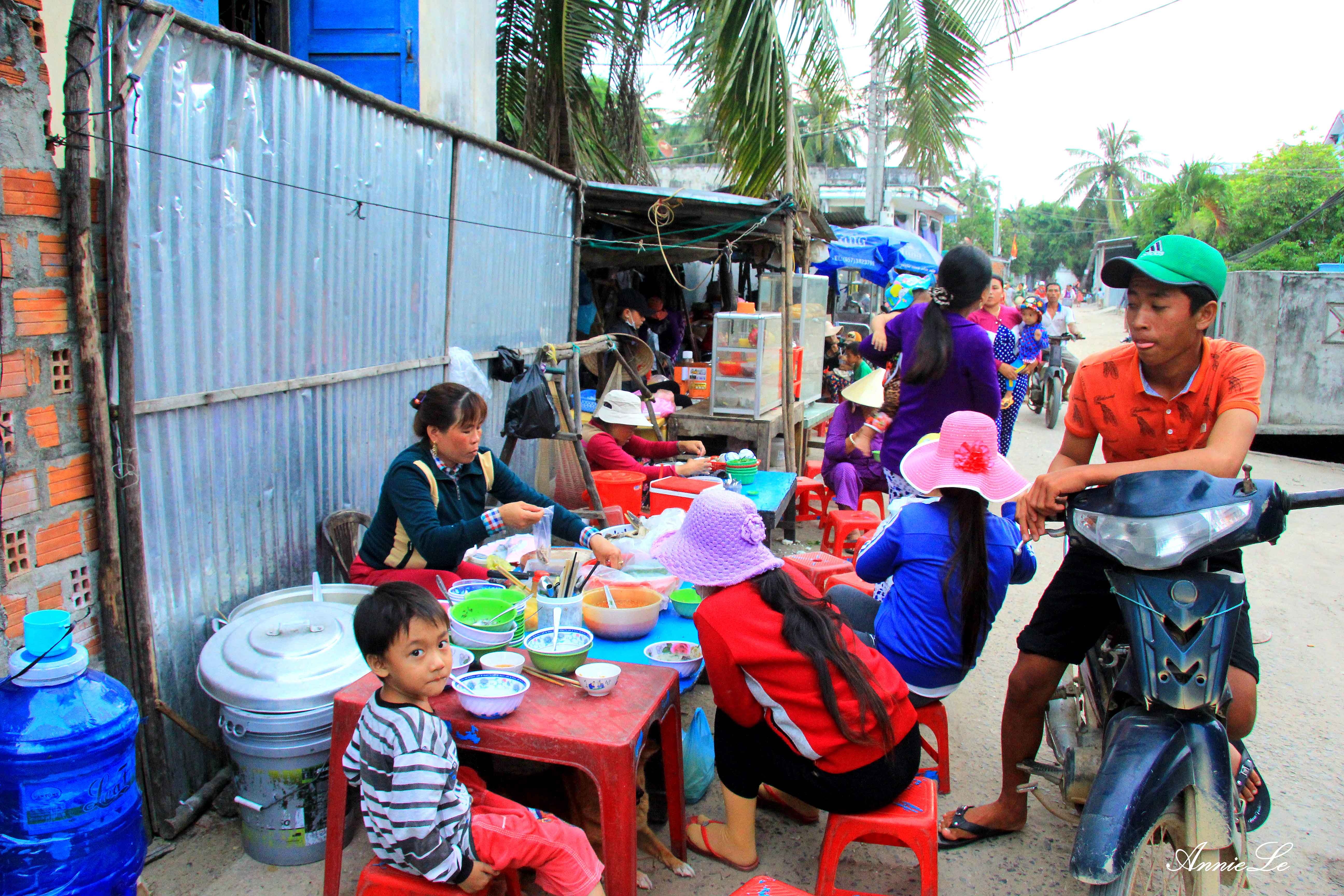 Tham quan Tu Nham Phu Yen anh 16