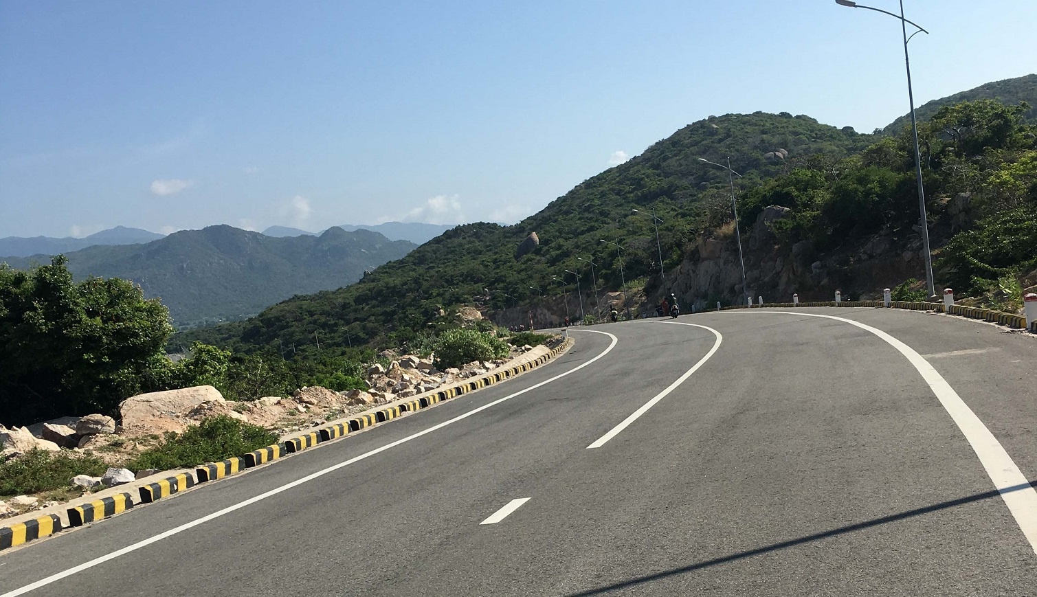 Thoa suc tung tang voi nang gio o Phan Rang - Thap Cham hinh anh