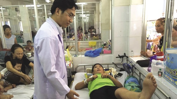 Ca mo xuyen dem cuu em be ung thu dap tuy, tu mau hinh anh