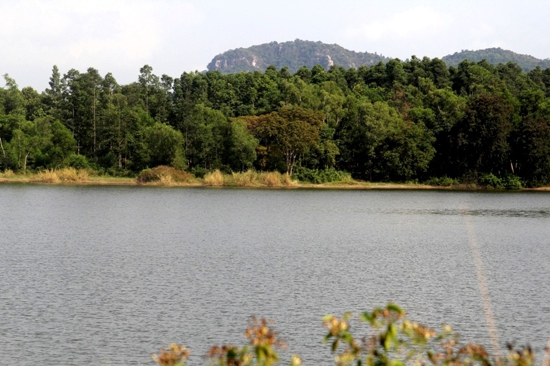Ho nuoc o vung Bay Nui anh 7