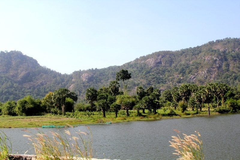 Ho nuoc o vung Bay Nui anh 13