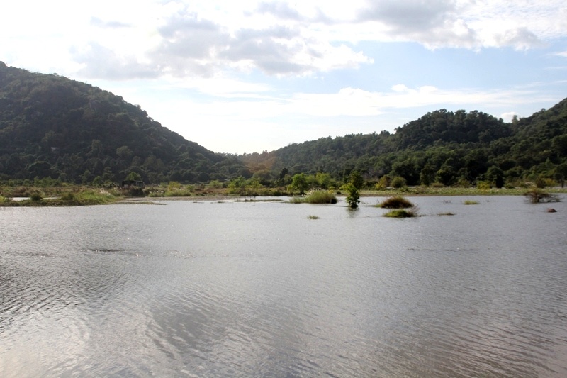 Ho nuoc o vung Bay Nui anh 15