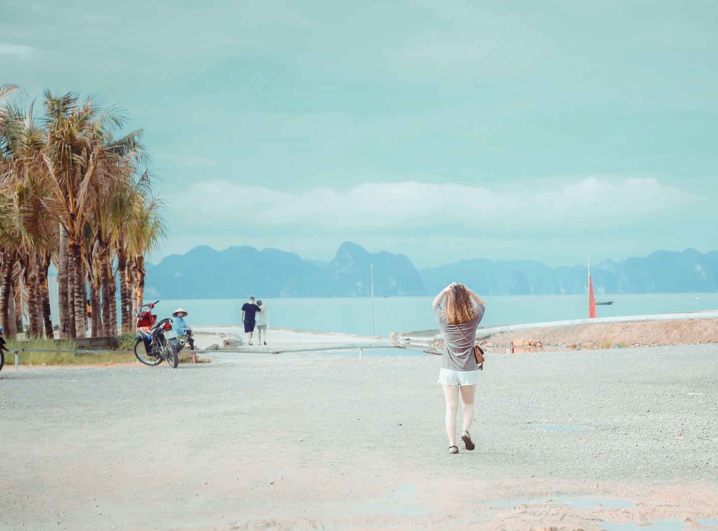 Ha Long - Quan Lan: Chuyen di trai nghiem hai nua cuoc song hinh anh