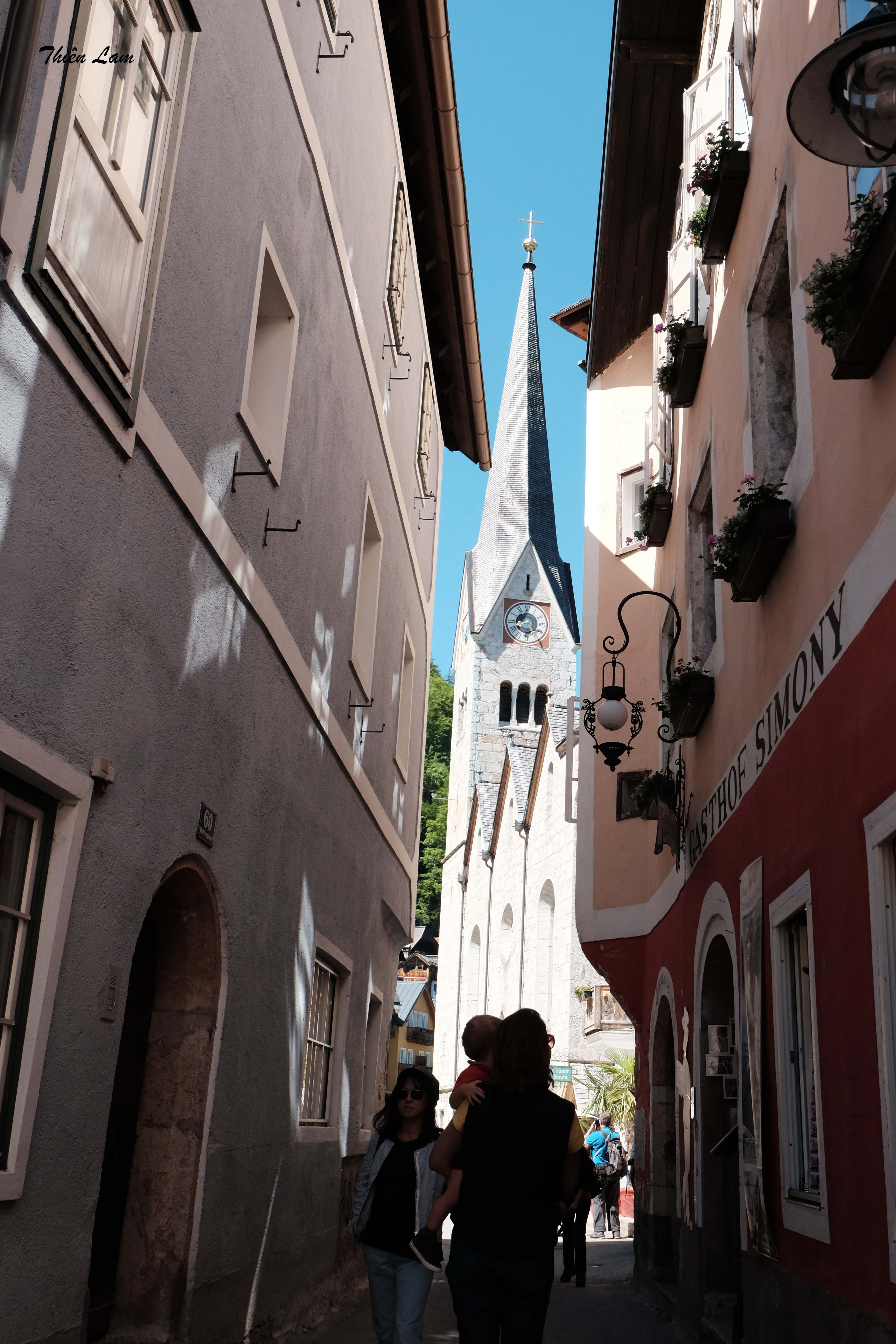 Thi tran co nhat Chau Au anh 2