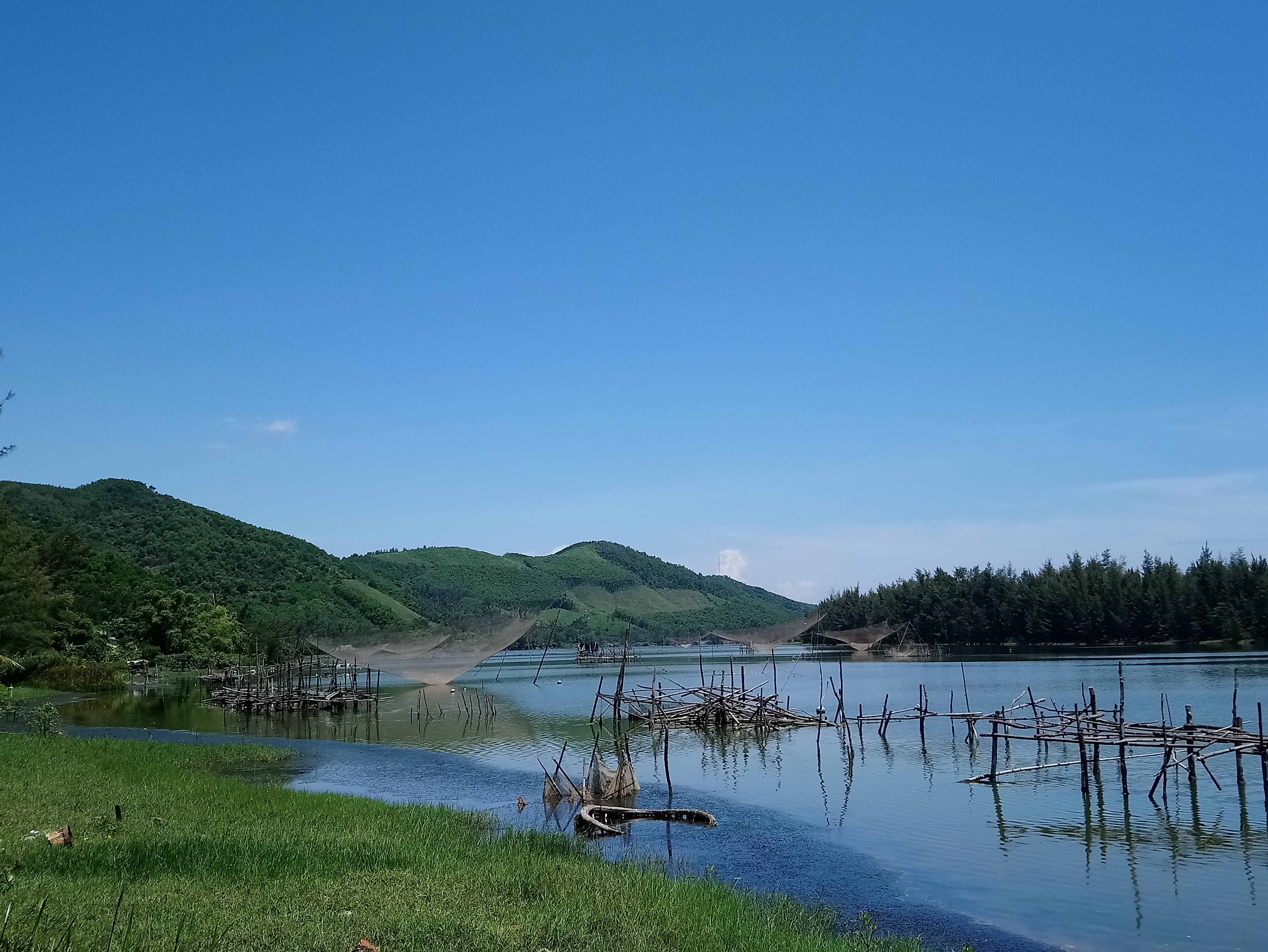 Kham pha ve dep hoang so cua bien Loc Binh hinh anh