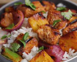 Com dua an kem ga nuong mat ong hinh anh