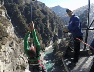 Nhay vach nui cheo leo chi danh cho nguoi dung cam hinh anh