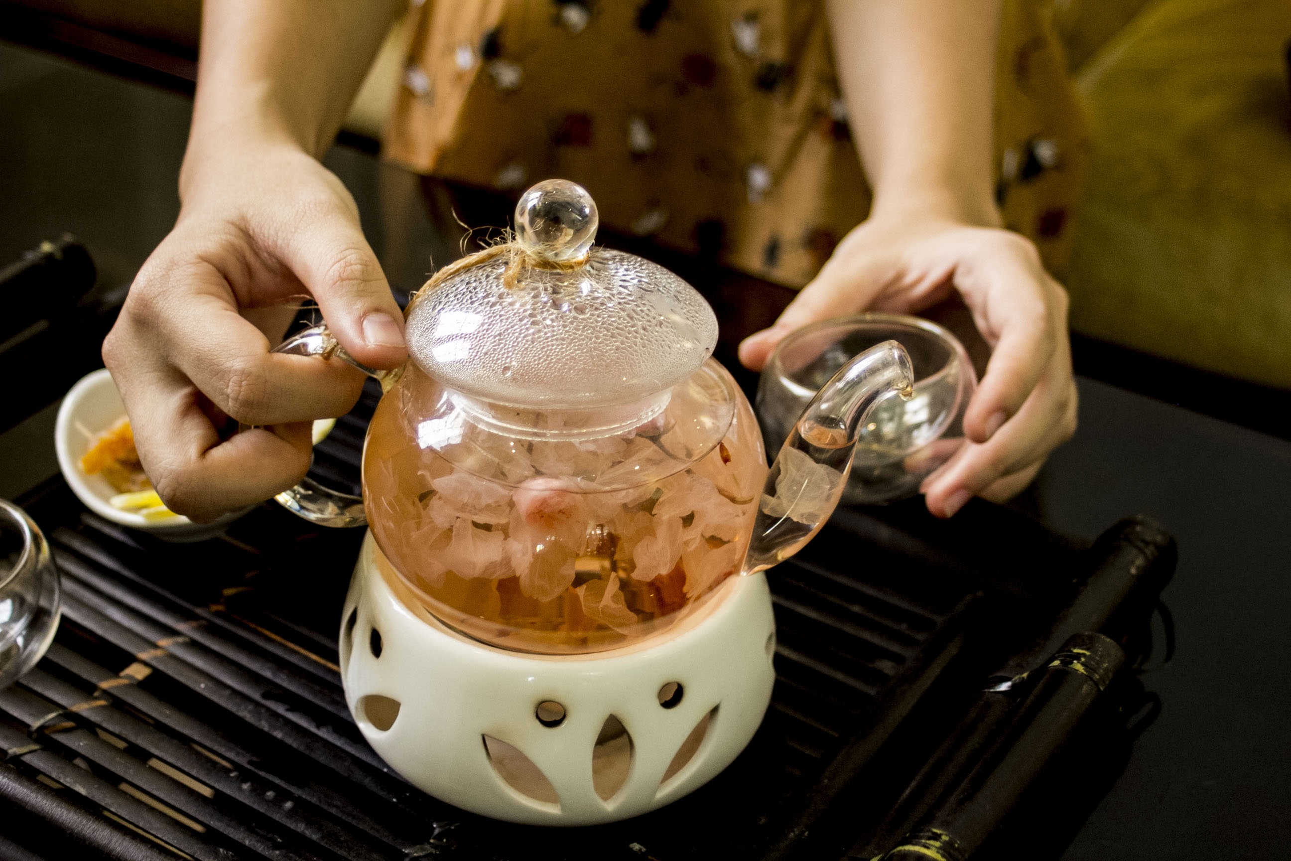 Tiec tra gia re anh 1