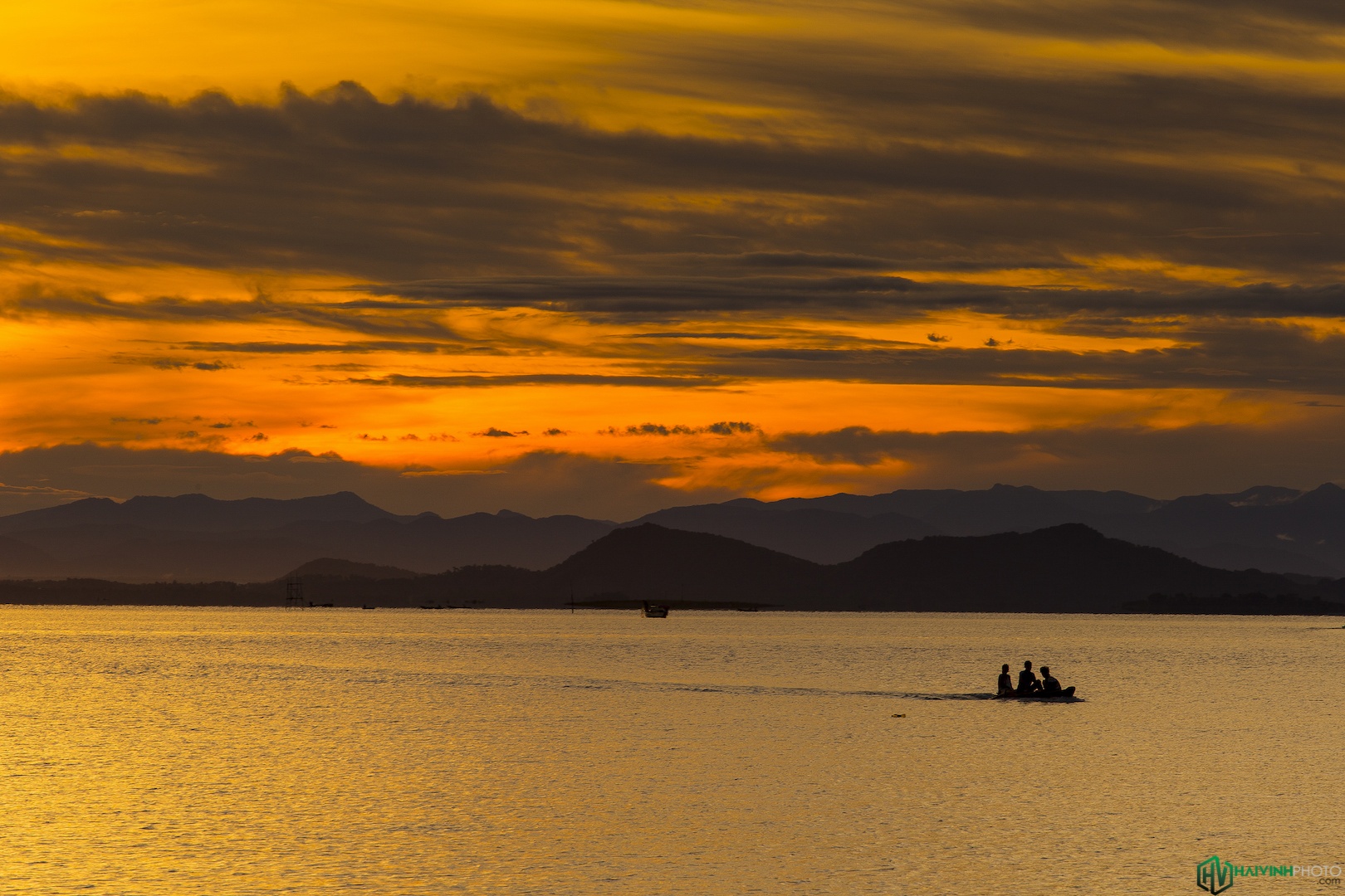 Binh minh tuyet dep o lang chai tren song Dong Nai hinh anh